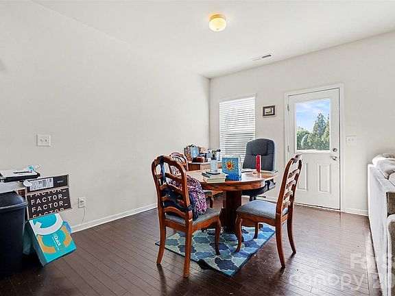 2nd image of 1014 Perennial Ln