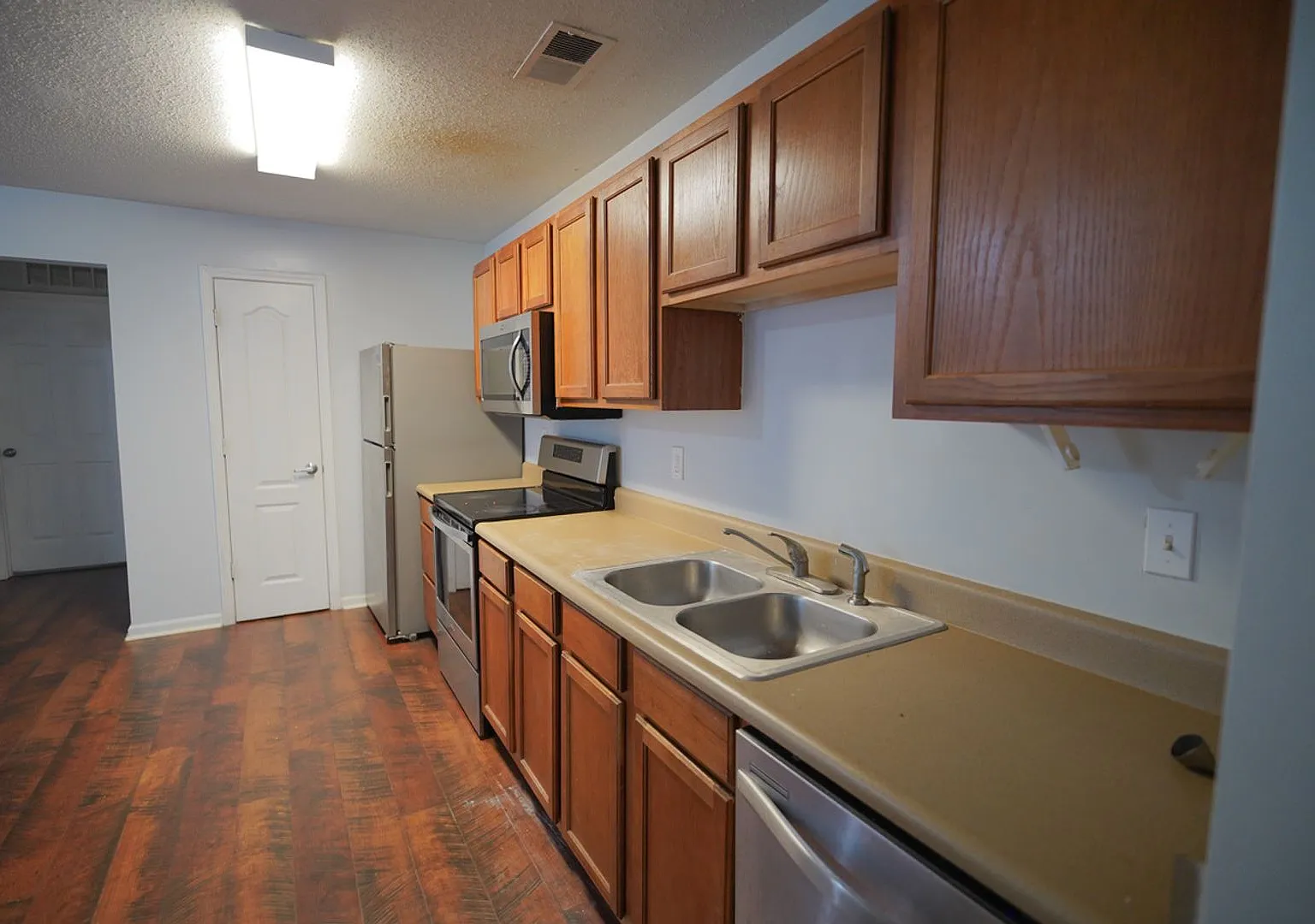 3 Bed / 3 Bath Condo in Gated Community! — Photo 3