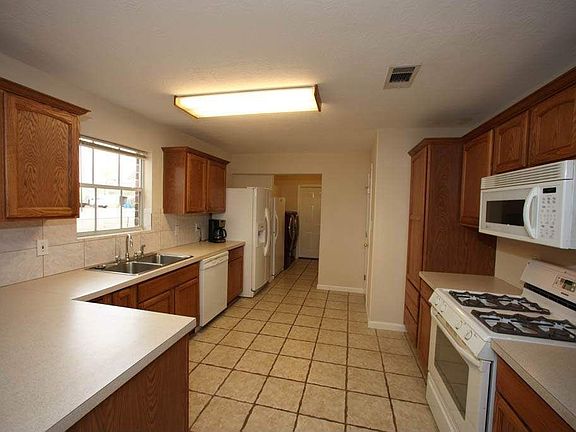 5th image of 5835 Velma Ln