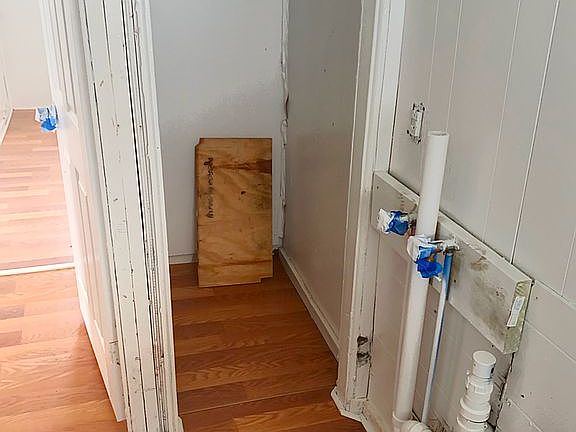 4th image of 4112 Miles St