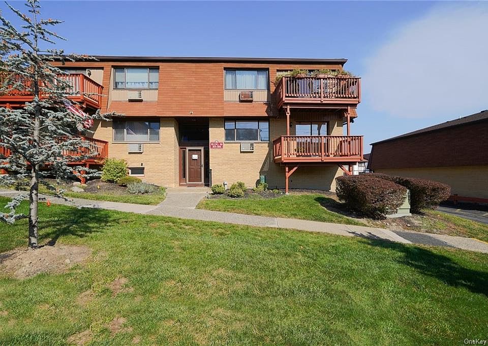 1st image of 302 Richard Ct