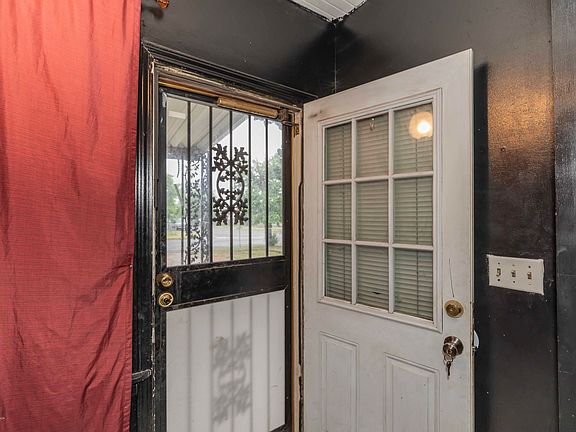 3rd image of 3501 SE 15th Ave