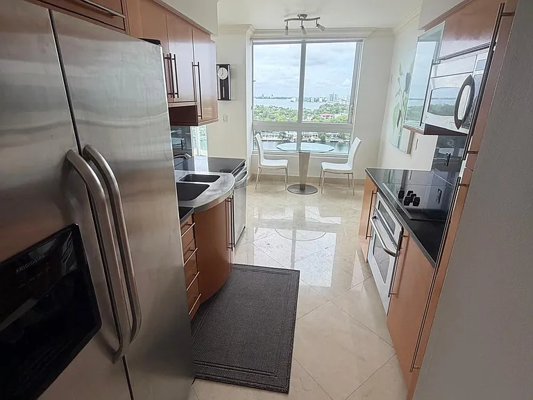 6365 Collins Ave — Photo 10