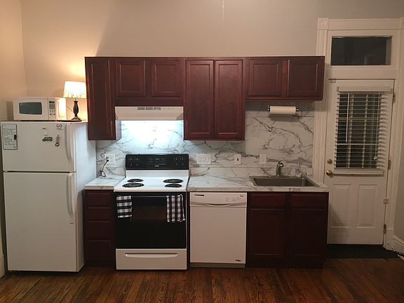 Eat-In Kitchen