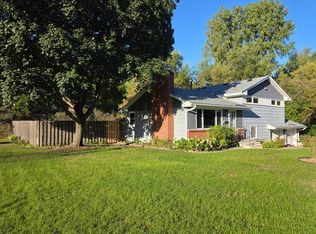 5033 Overlook Dr, Bloomington, MN 55437