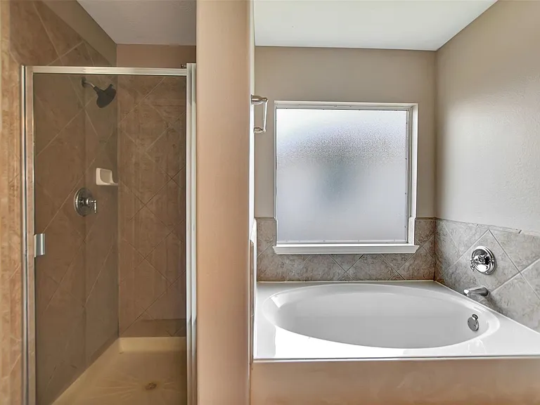 5410 Spring Oak Dr — Photo 34
