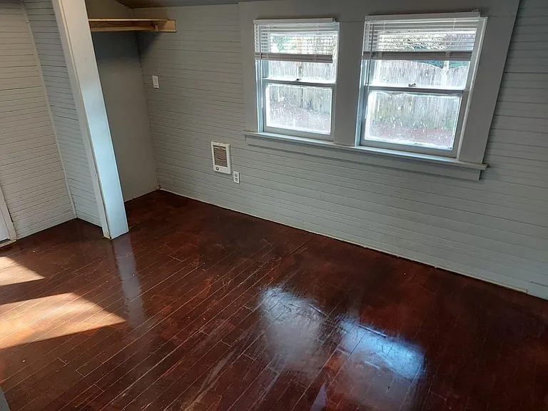 850 NW Polk Ave — Photo 4