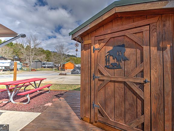 4th image of 46 Holiday Rambler Ln