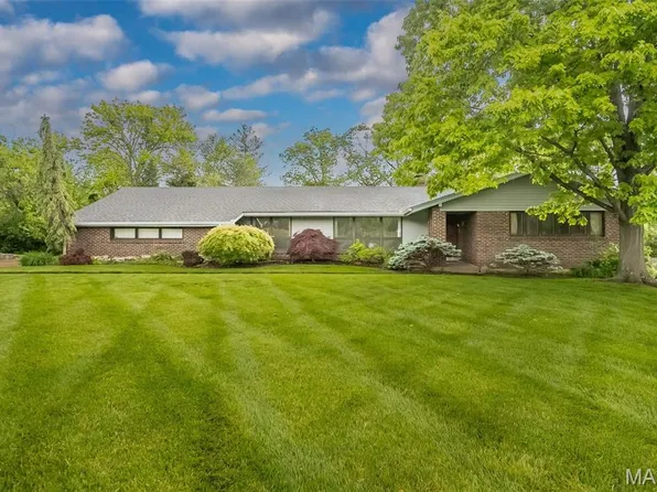 336 Hackmann Ln, Saint Louis, MO 63141