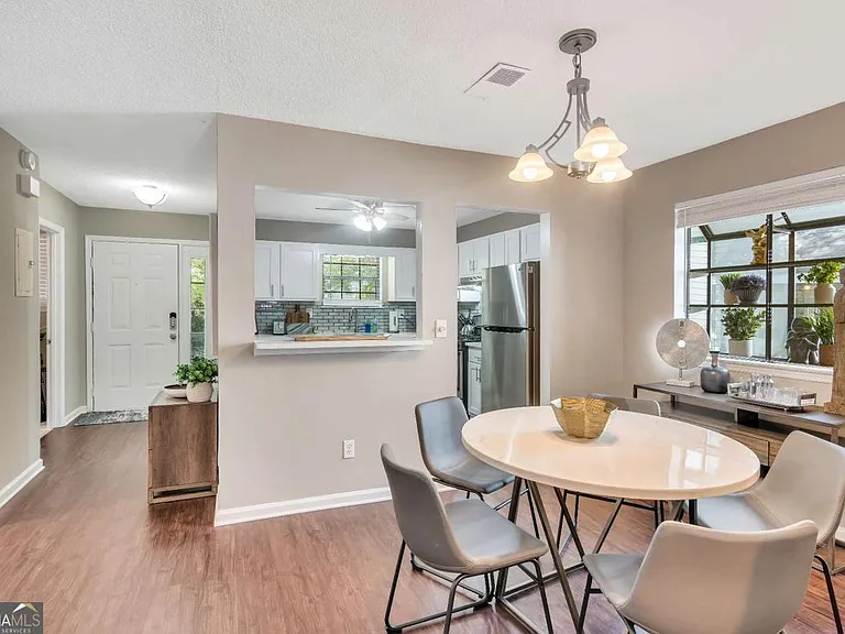 1114 Falling Water Dr SE — Photo 2