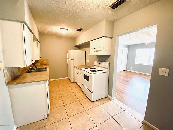 5th image of 4158 Arcot Cir