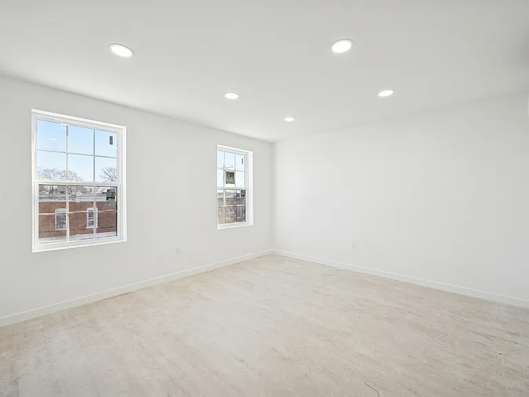 5737 Cherry St — Photo 2
