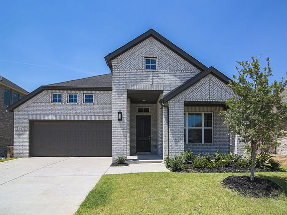 2nd image of 917 Hawthorn Ln
