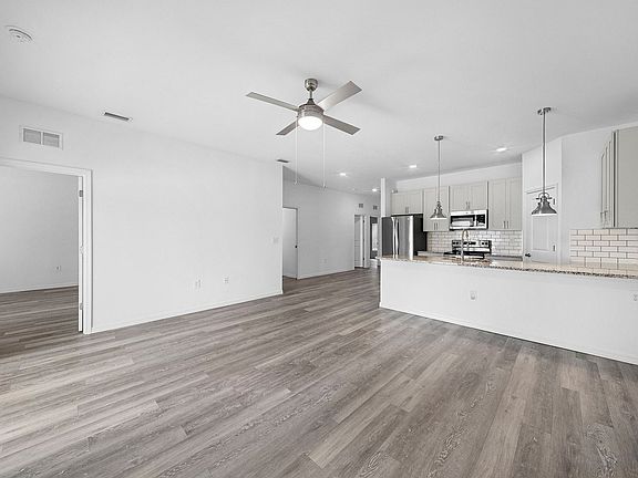 2nd image of 4716/4718 29th St SW