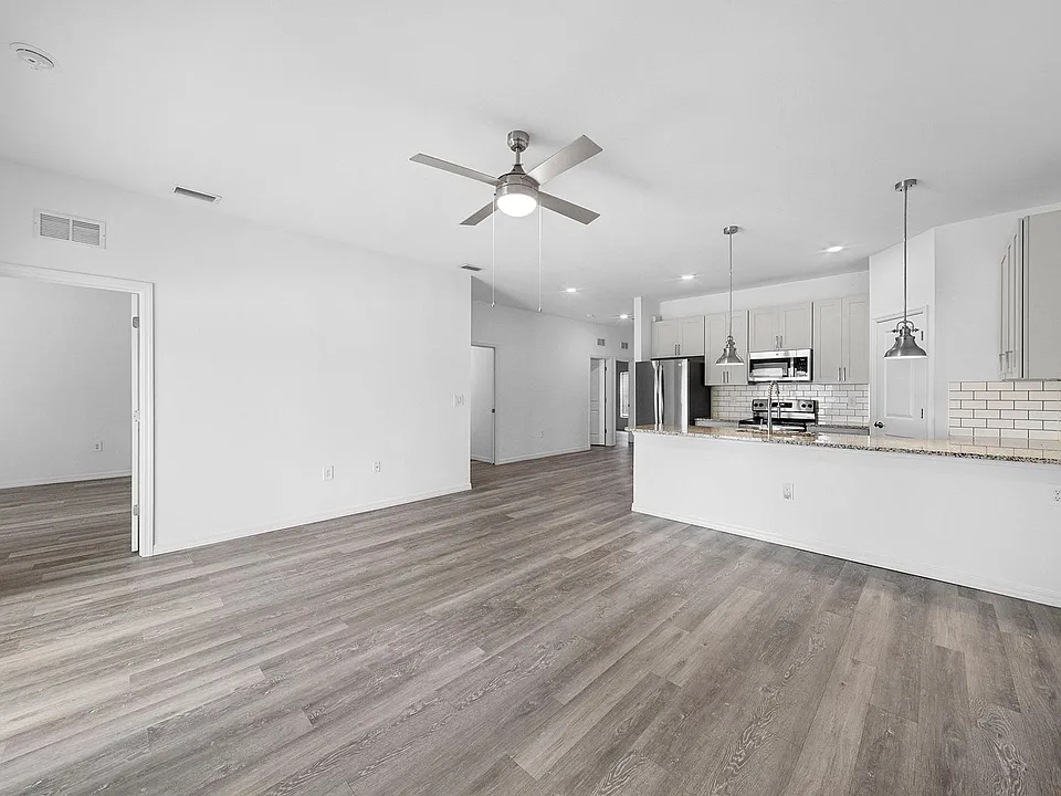4716-4718 29th St SW