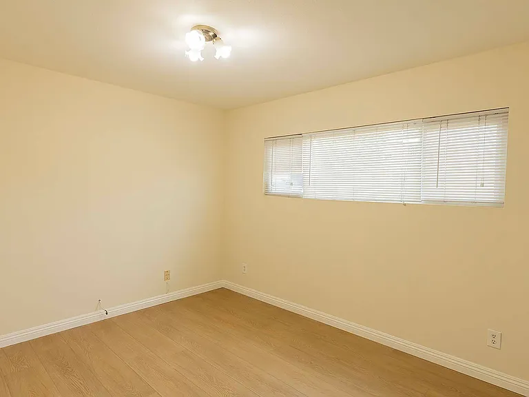 1932 Gates Ave #A — Photo 16