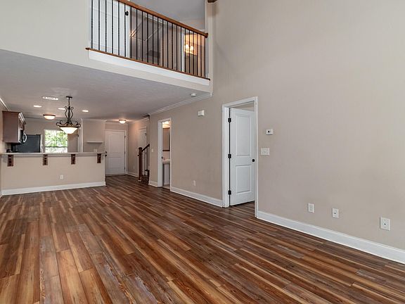 4th image of 203 Mossy Bank Dr
