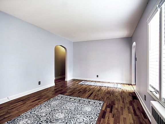3rd image of 135 Kenyon Ave