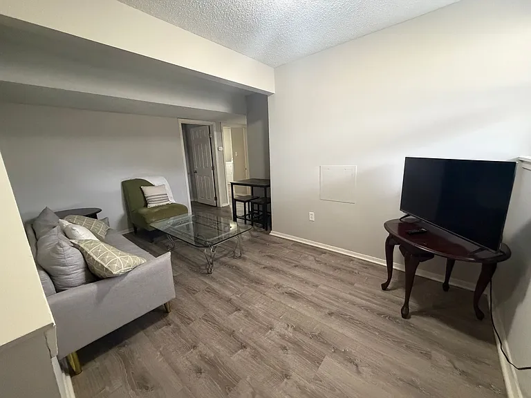 202 Wheaton Ct — Photo 17