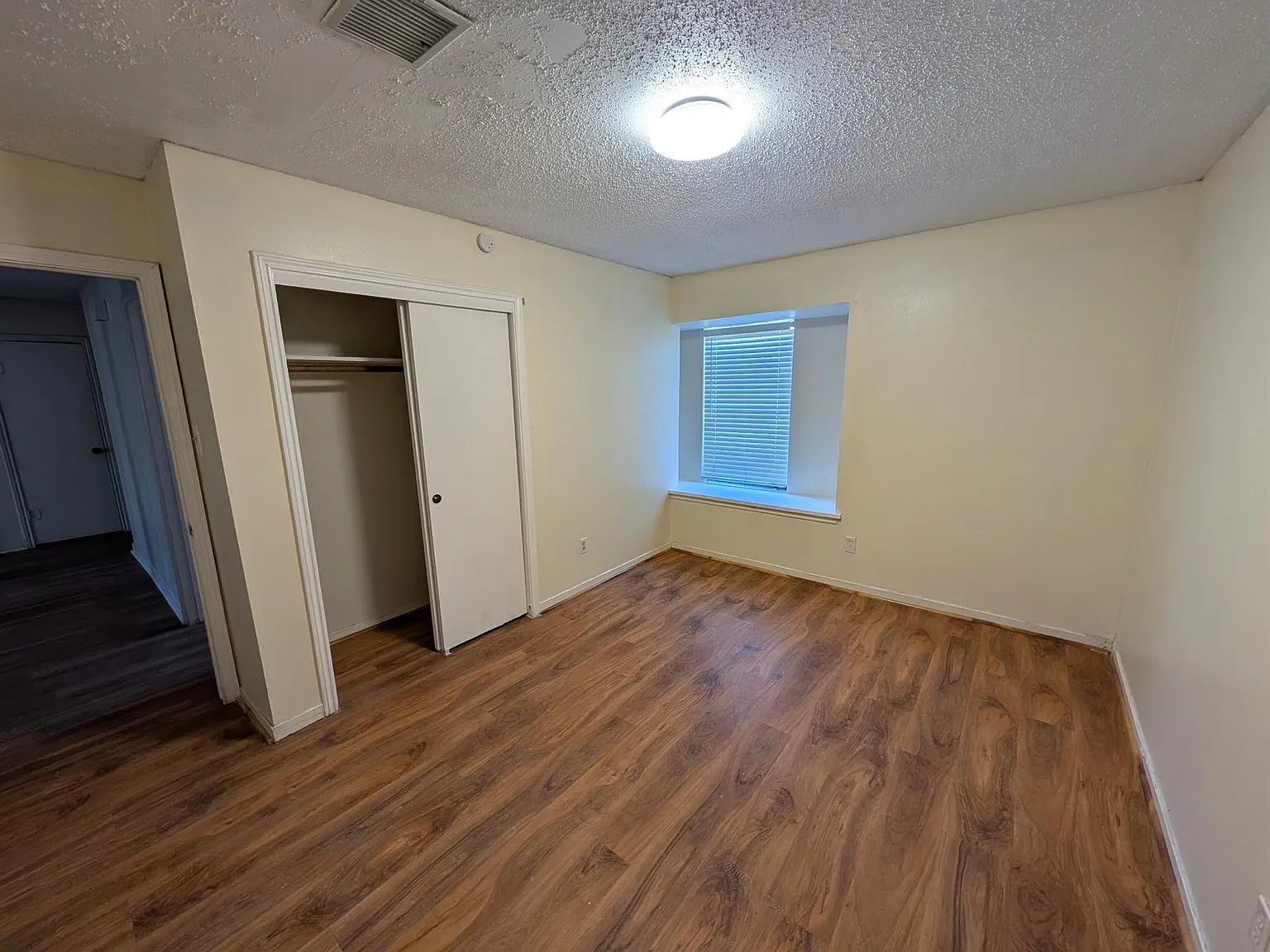 3 bed, 2.0 bath, 1496 sqft, $2,000 — Photo 2