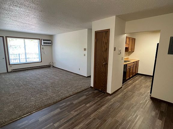 2nd image of 1612 E Gateway Cir S APT 304