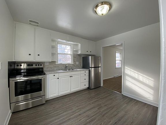 3rd image of 33717 N Oakland Dr