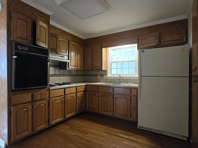 208 Caldwell Dr — Photo 3