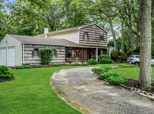 58 Rhoda Ave, Smithtown, NY 11787