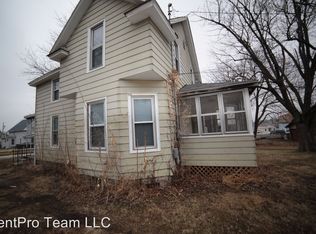 127 8th St, Silvis, IL 61282