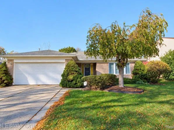 29530 Sharon Ln, Southfield, MI 48076
