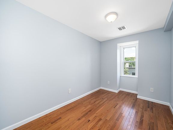 5th image of 49 Jewett Ave APT 3