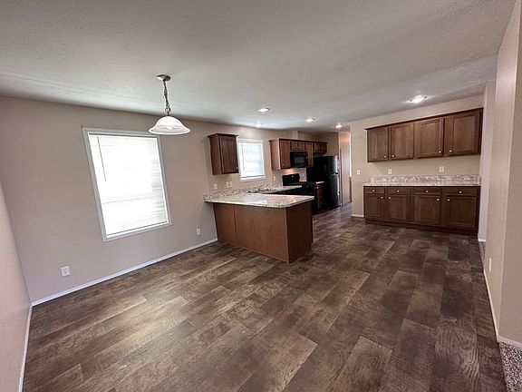 2nd image of 516 Courtland Ln #36