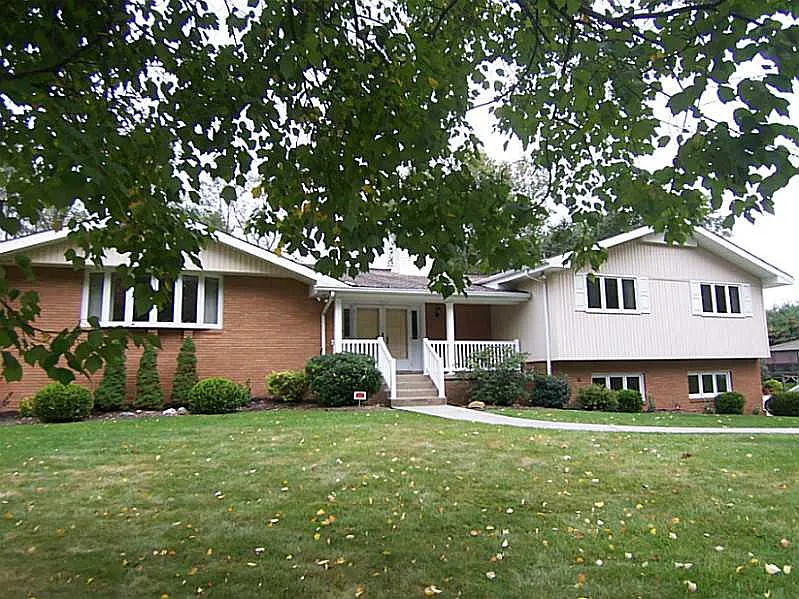 115 Stratford Dr photo 1