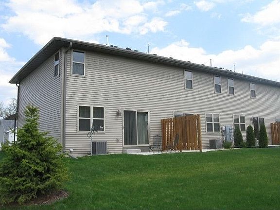 5th image of 325 Vorndran Dr APT 1
