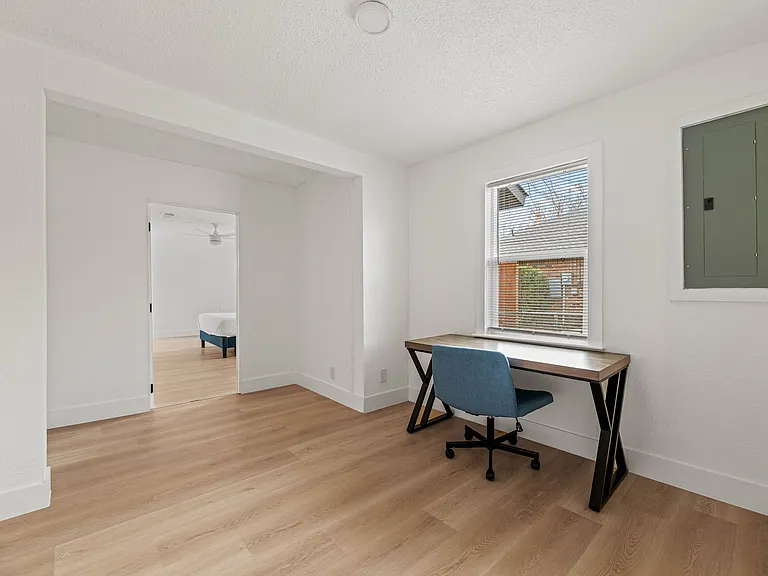 914 E Standifer St — Photo 19