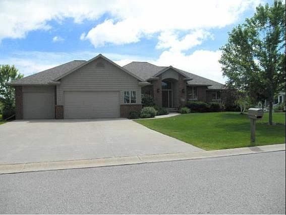 2nd image of W5825 Turnberry Dr