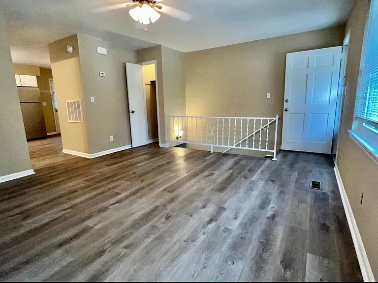 5050 Shoals Ln — Photo 5
