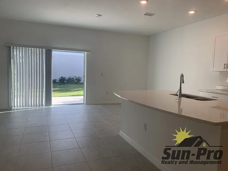 172 River Front Way #172 — Photo 3