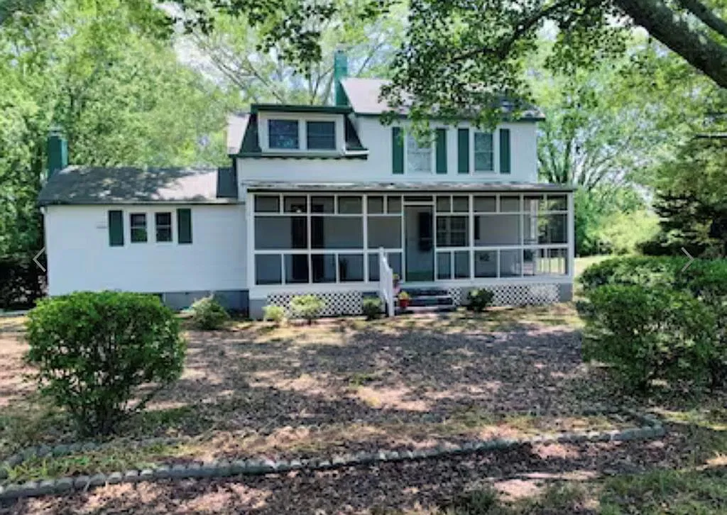 3 bed, 2.0 bath, 1513 sqft, $2,200 — Photo 1