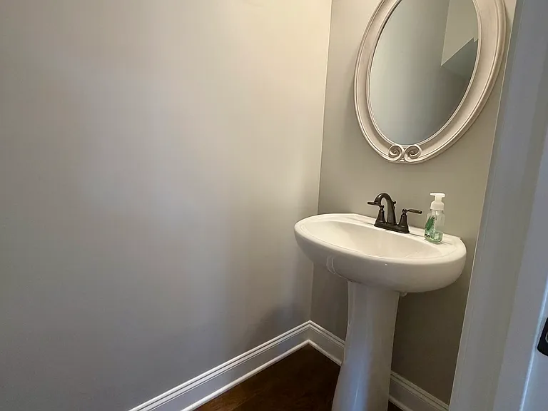 235 Claremont Ct — Photo 18