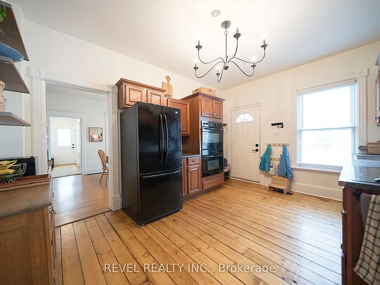 22 Lawrence St — Photo 9