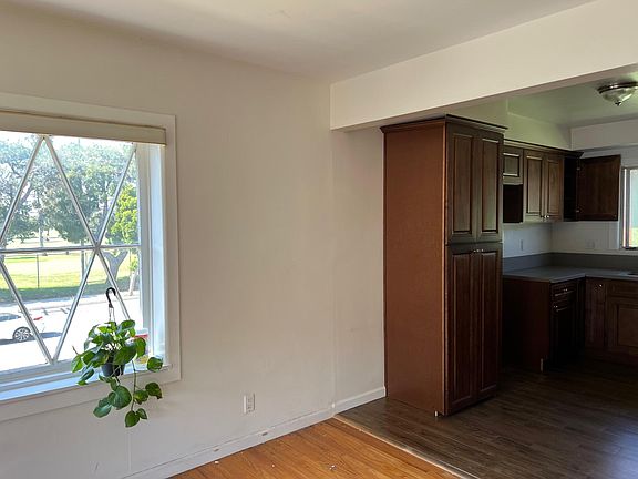 3rd image of 3758 Redondo Beach Blvd APT C