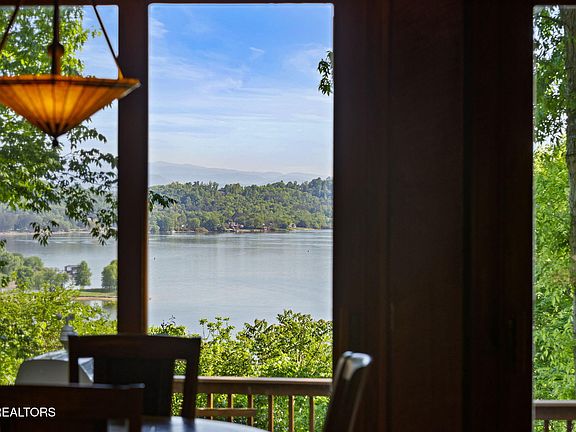 4th image of 2232 Lakefront Dr
