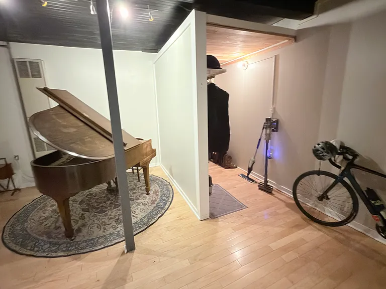 129 College St #4 — Photo 21