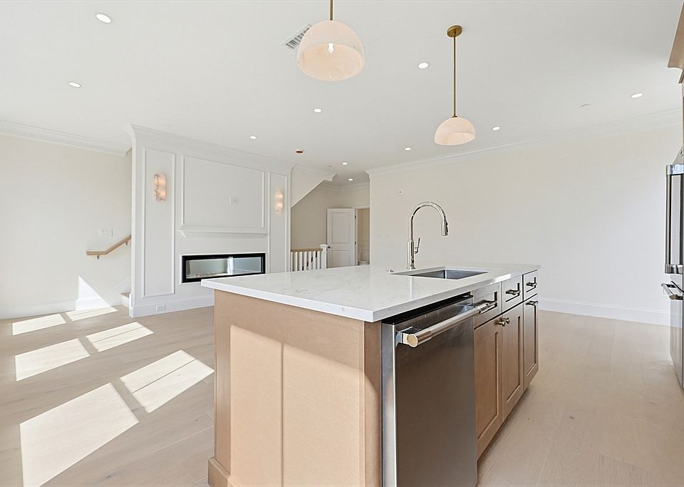 1st image of 257-257 Market St #R