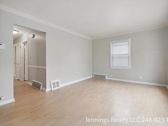 4th image of 18992 Woodside Dr