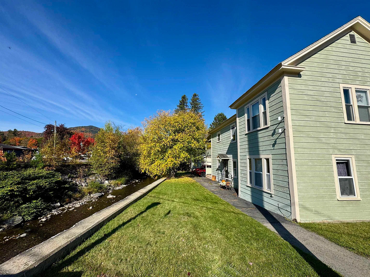 2 bed, 1.0 bath, 869 sqft, $1,200 — Photo 2