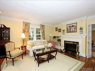 2nd image of 83 Plandome Ct