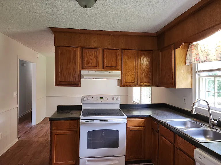 4634 Manchester Dr — Photo 10