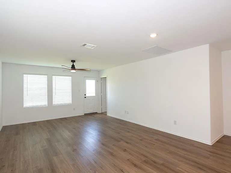 548 Rancho Del Cielo Loop — Photo 9